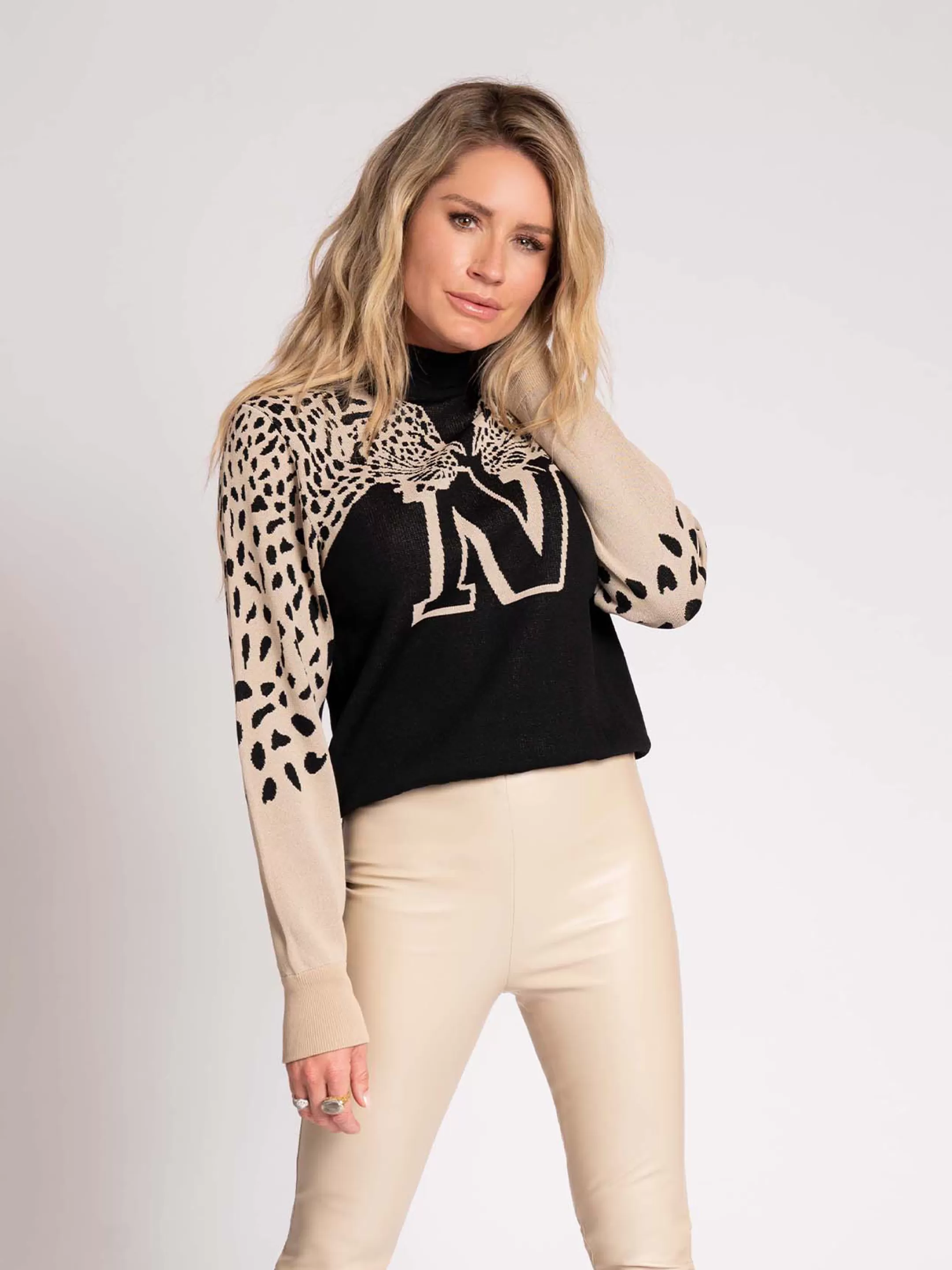 Clearance NIKKIE Pullover with leopards Black/Hummus