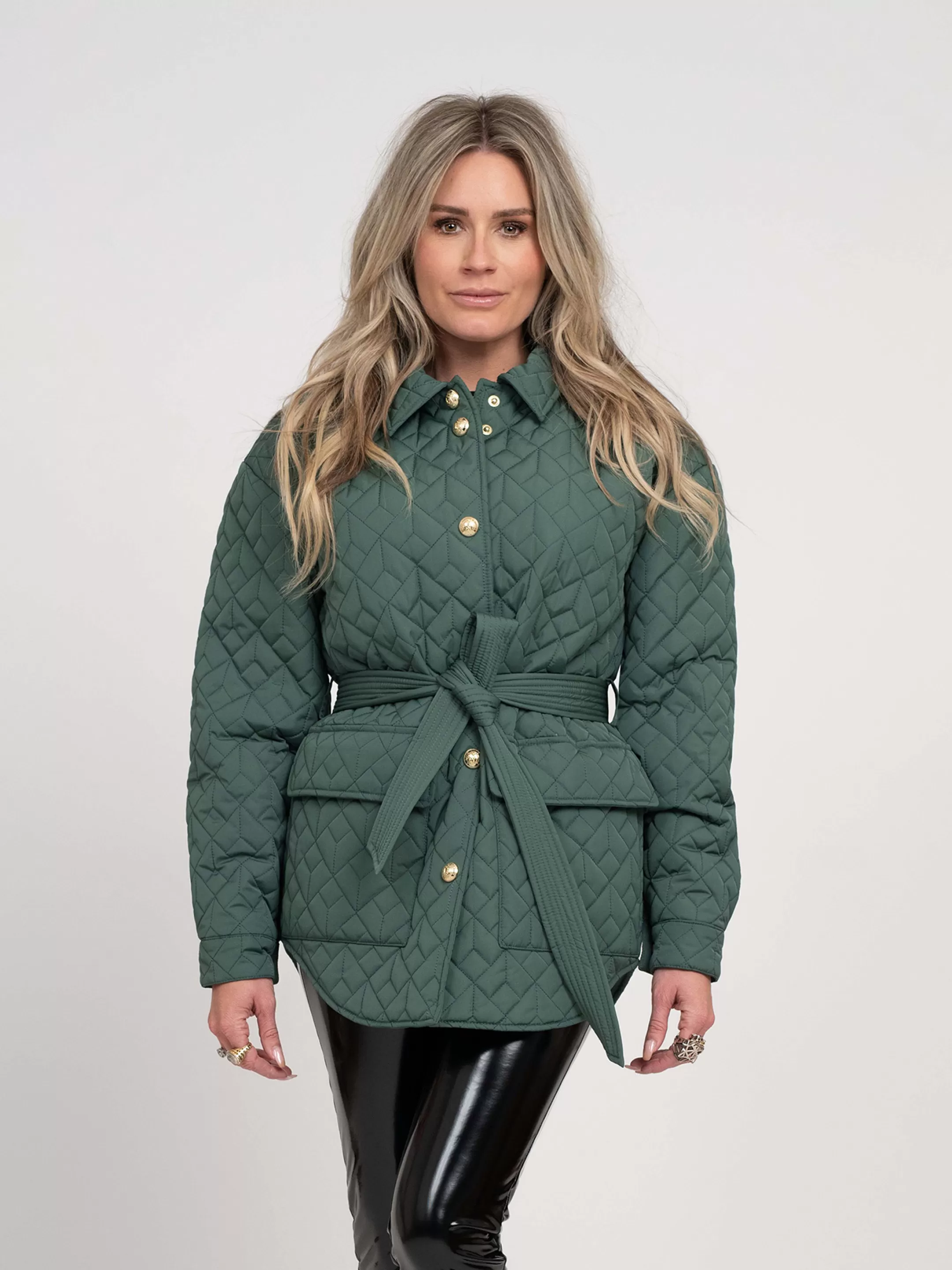 Store NIKKIE Quilted jacket with tie belt Garden Green