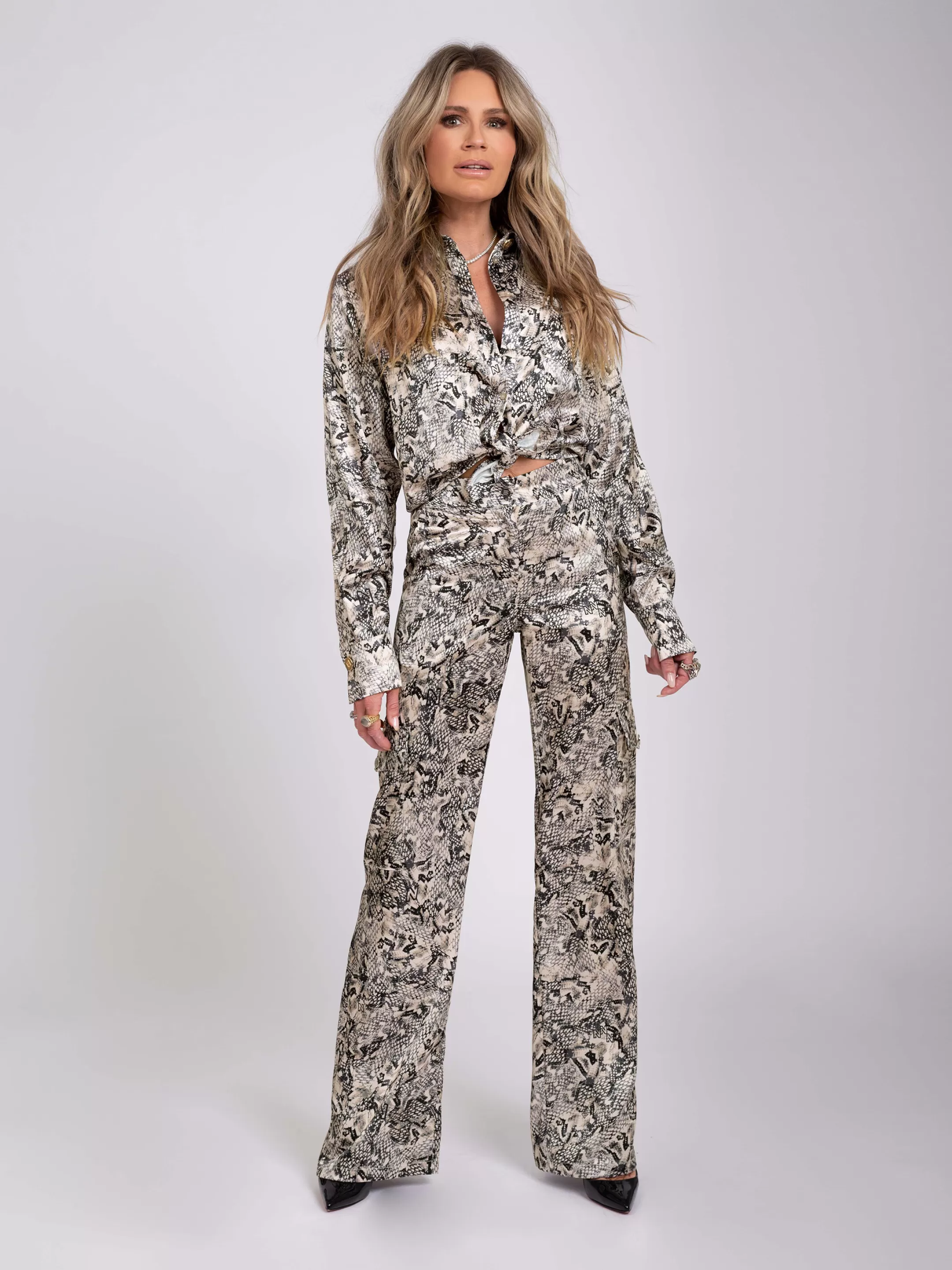 Clearance NIKKIE Satin look blouse with snake print Hummus