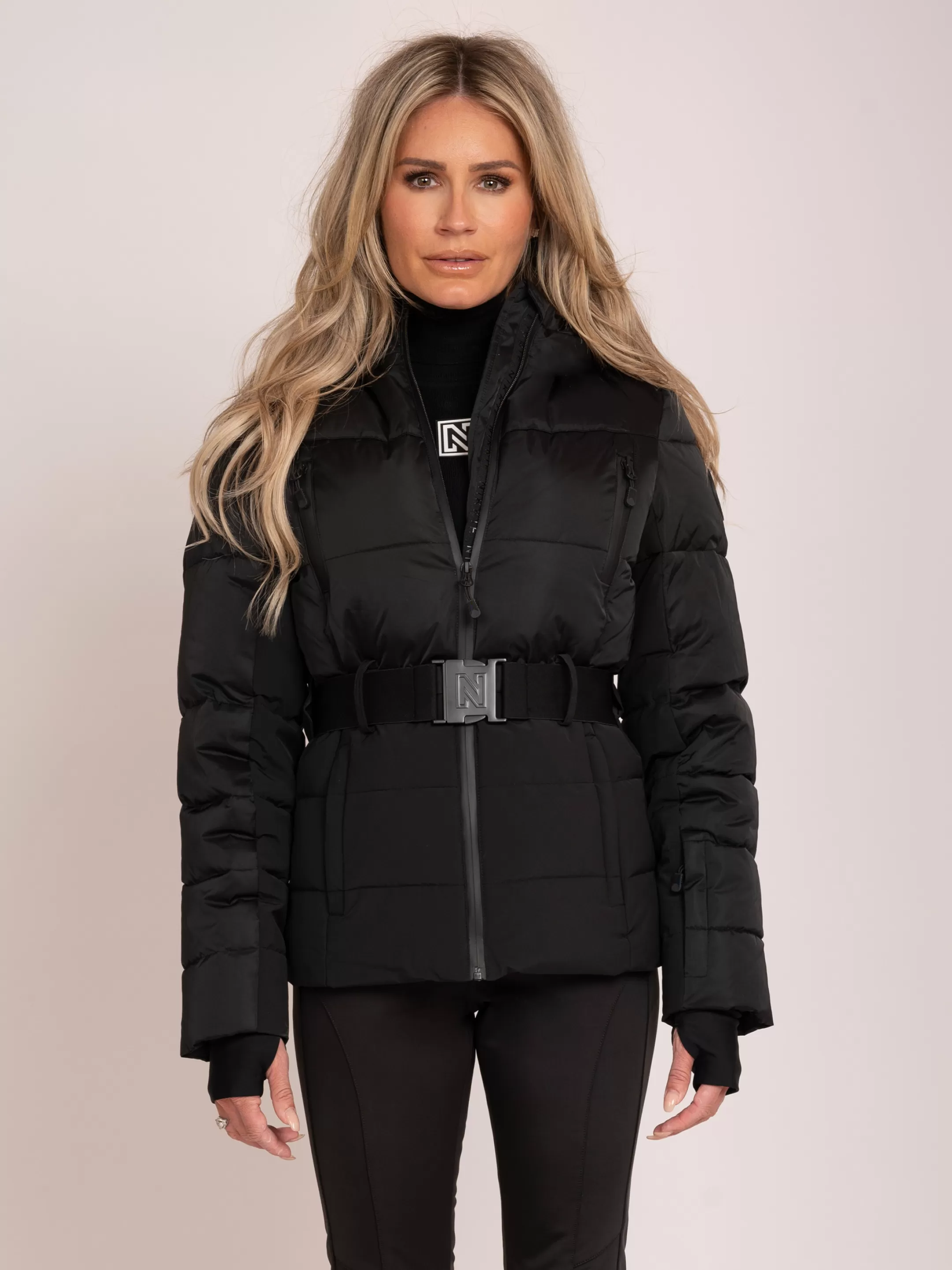 Online NIKKIE Ski jacket with belt Black